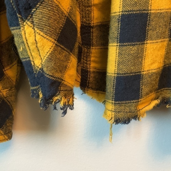 Urban Outfitters Cropped Flannel Button Down Shirt - Picture 4 of 13